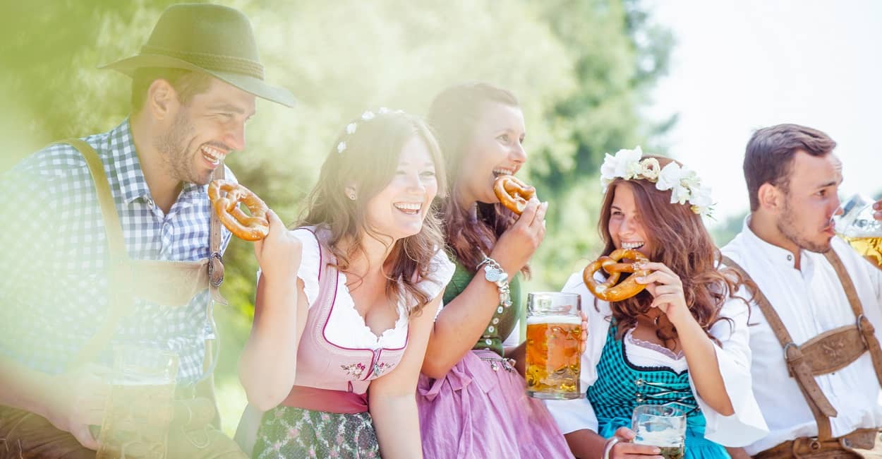 Freunde auf dem Oktoberfest in Berlin